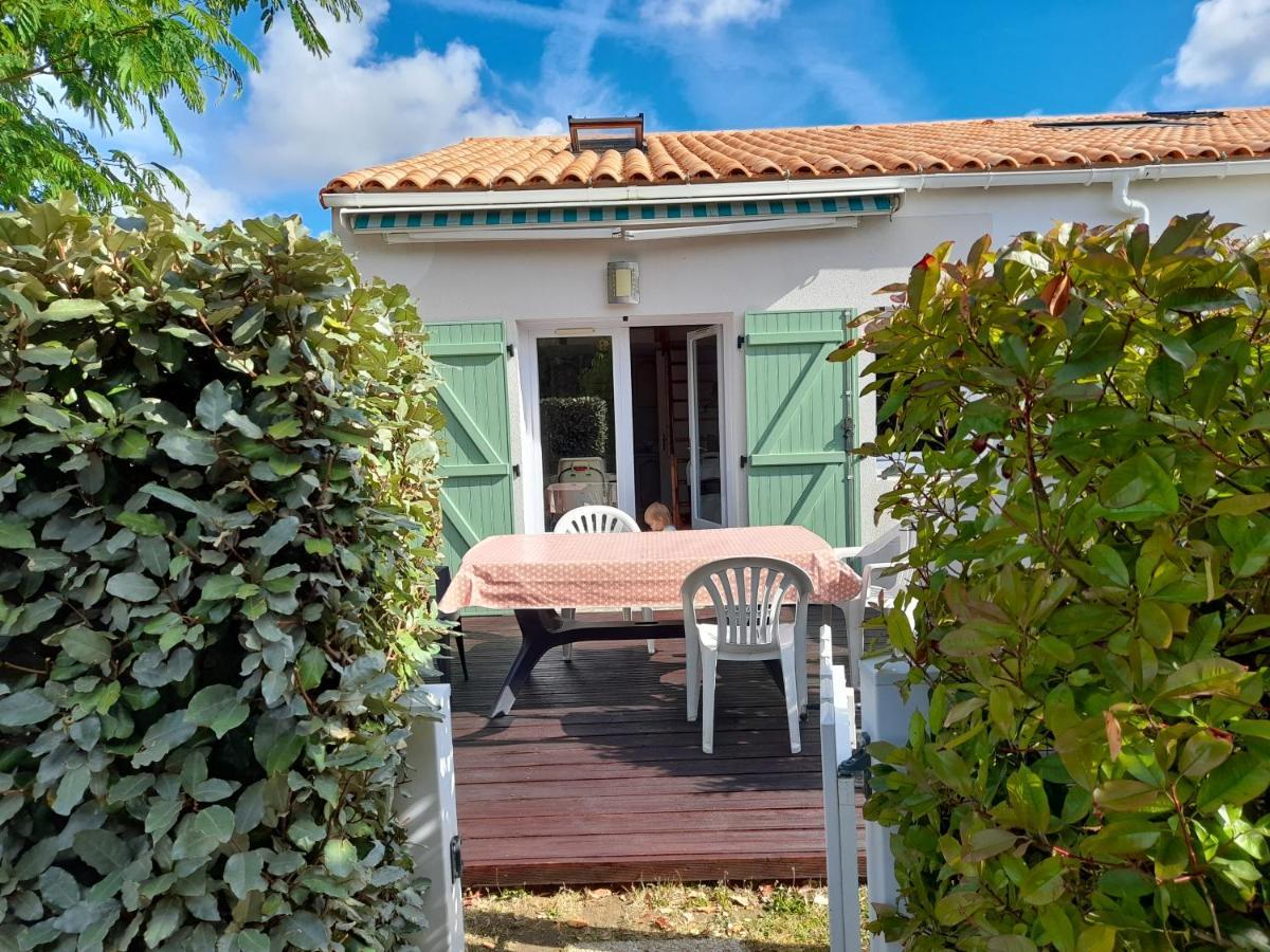 Maisonnette A Deux Pas De La Plage Dans Residence Calme Ла-Транш-сюр-Мер Екстер'єр фото
